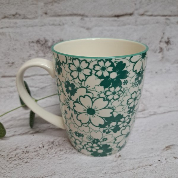 Porzellan-Tasse mit grünem Blumenmuster von Formano